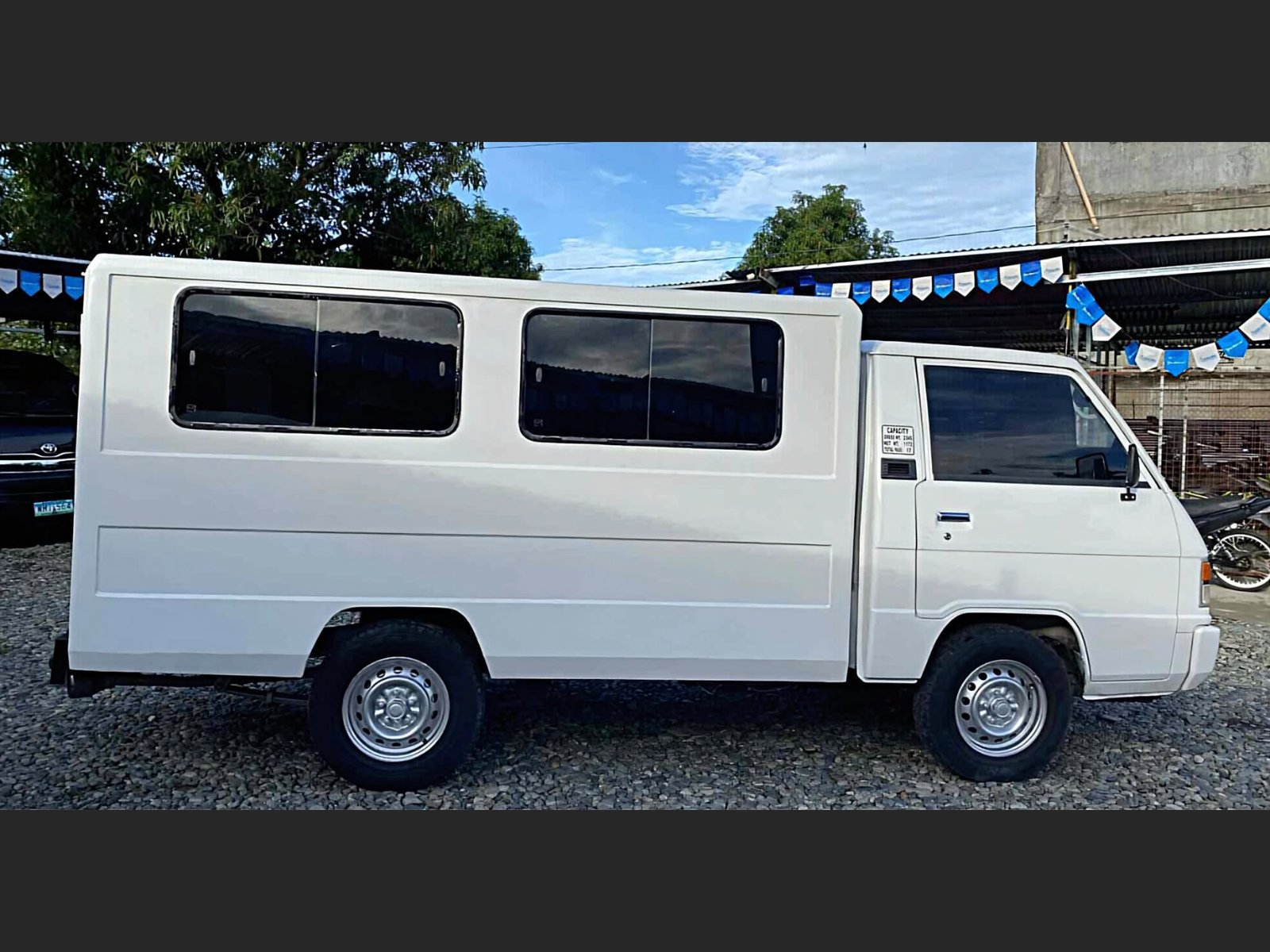 2014 Mitsubishi L300 FB