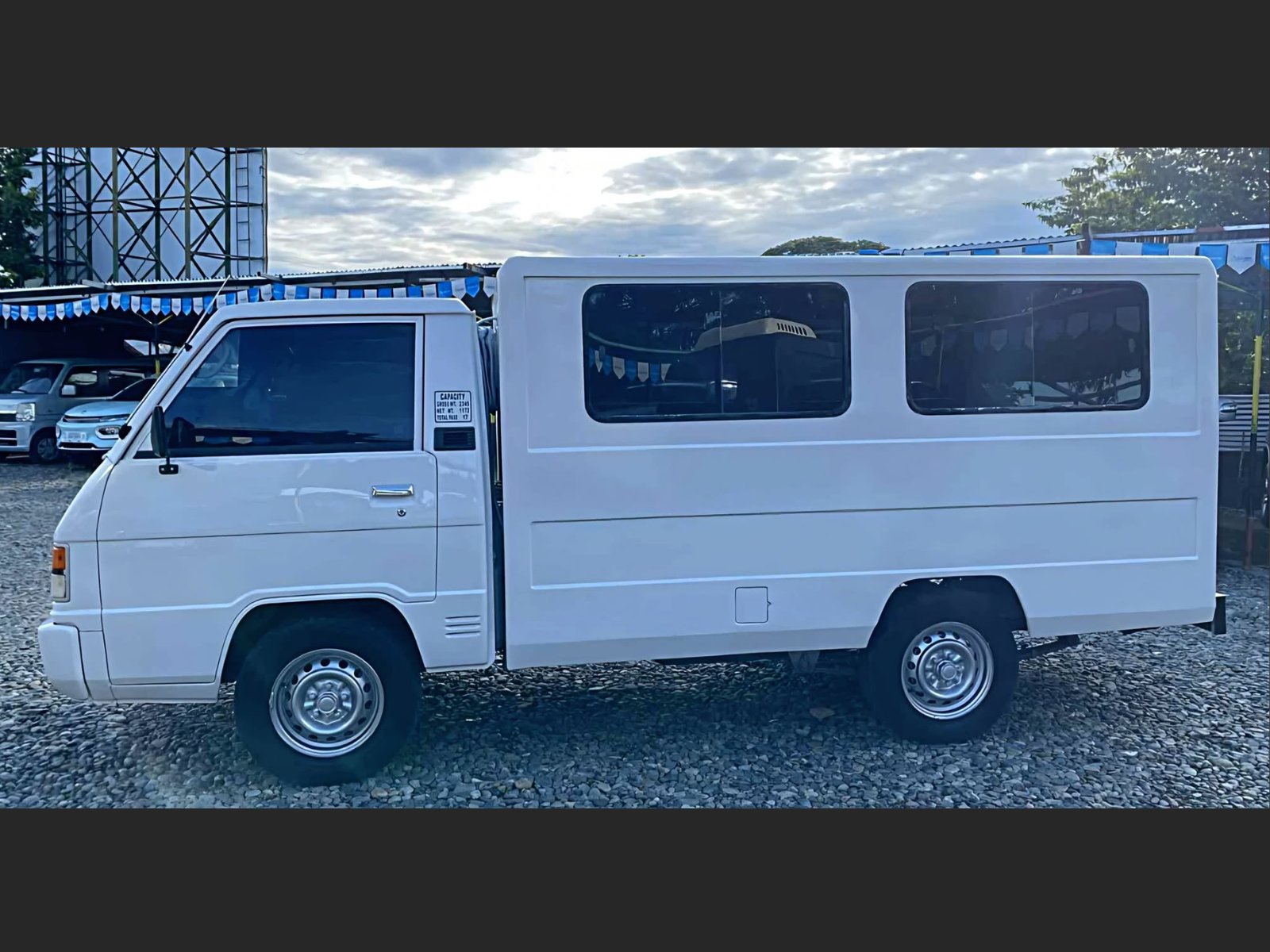 2014 Mitsubishi L300 FB