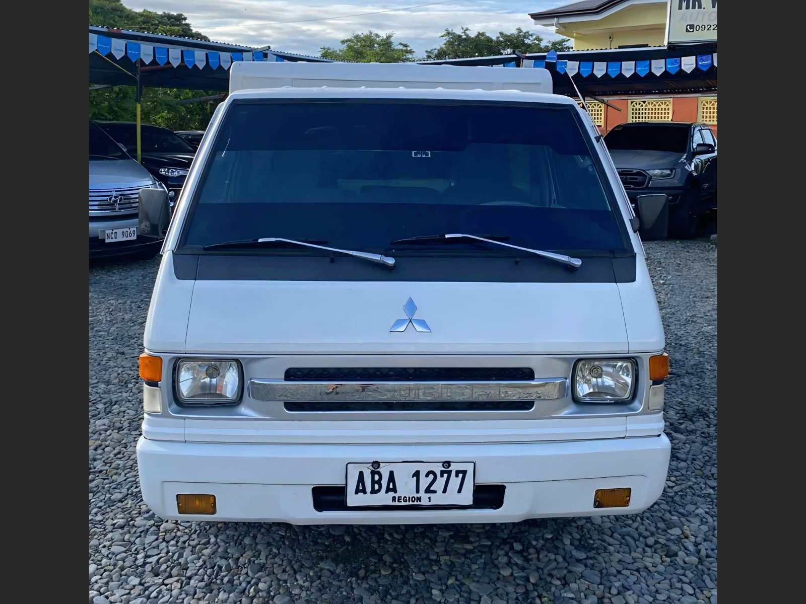 2014 Mitsubishi L300 FB