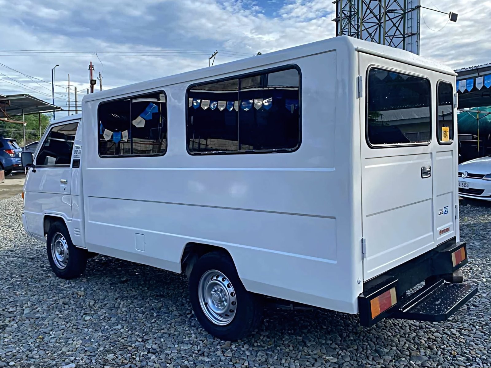 2014 Mitsubishi L300 FB