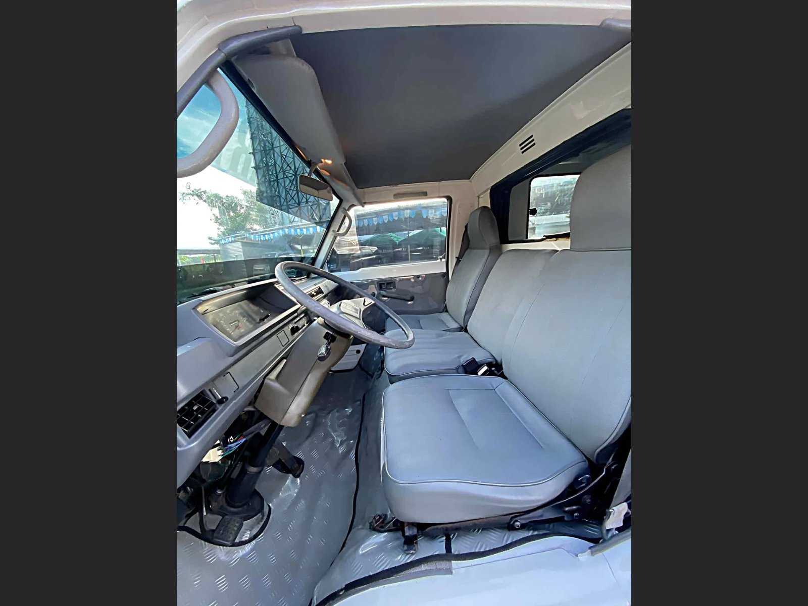2014 Mitsubishi L300 FB
