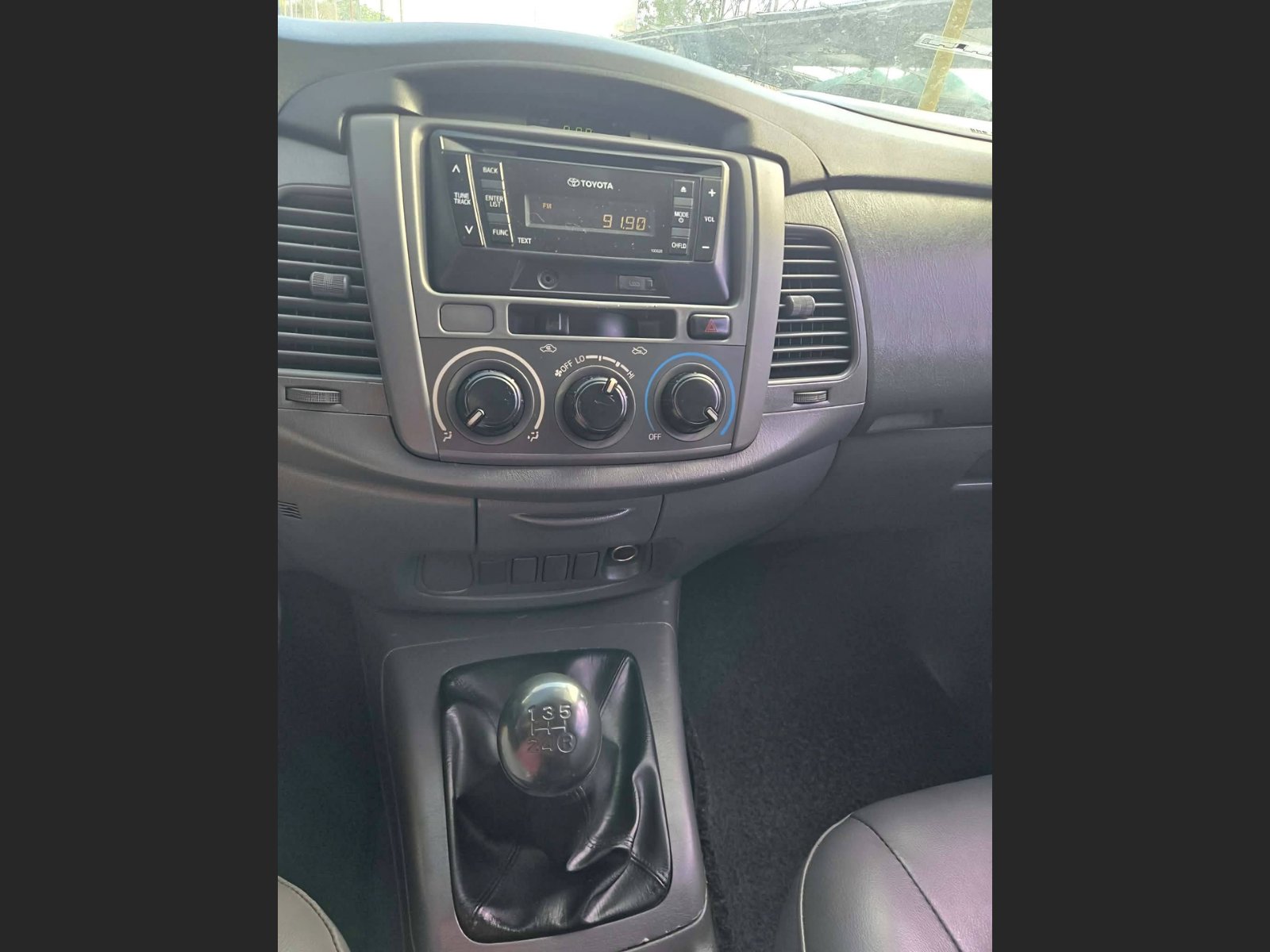 2015 Toyota Innova J