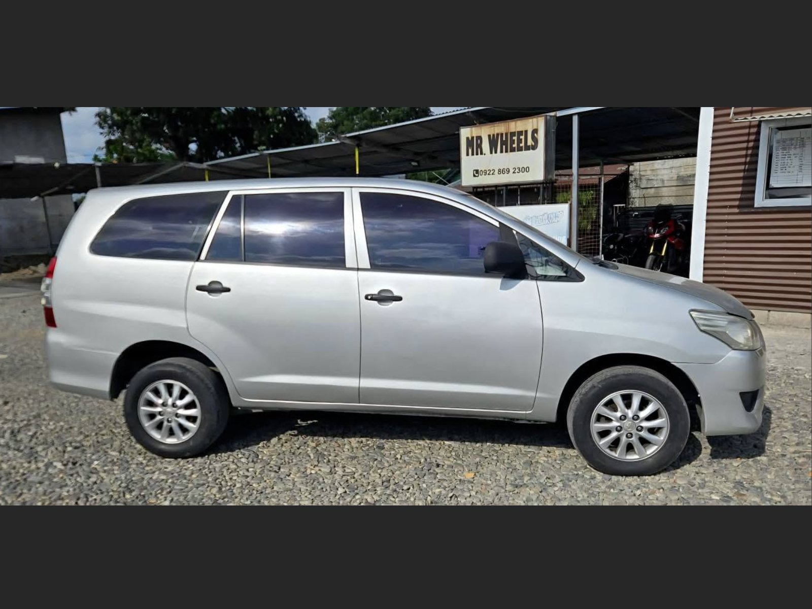 2015 Toyota Innova J