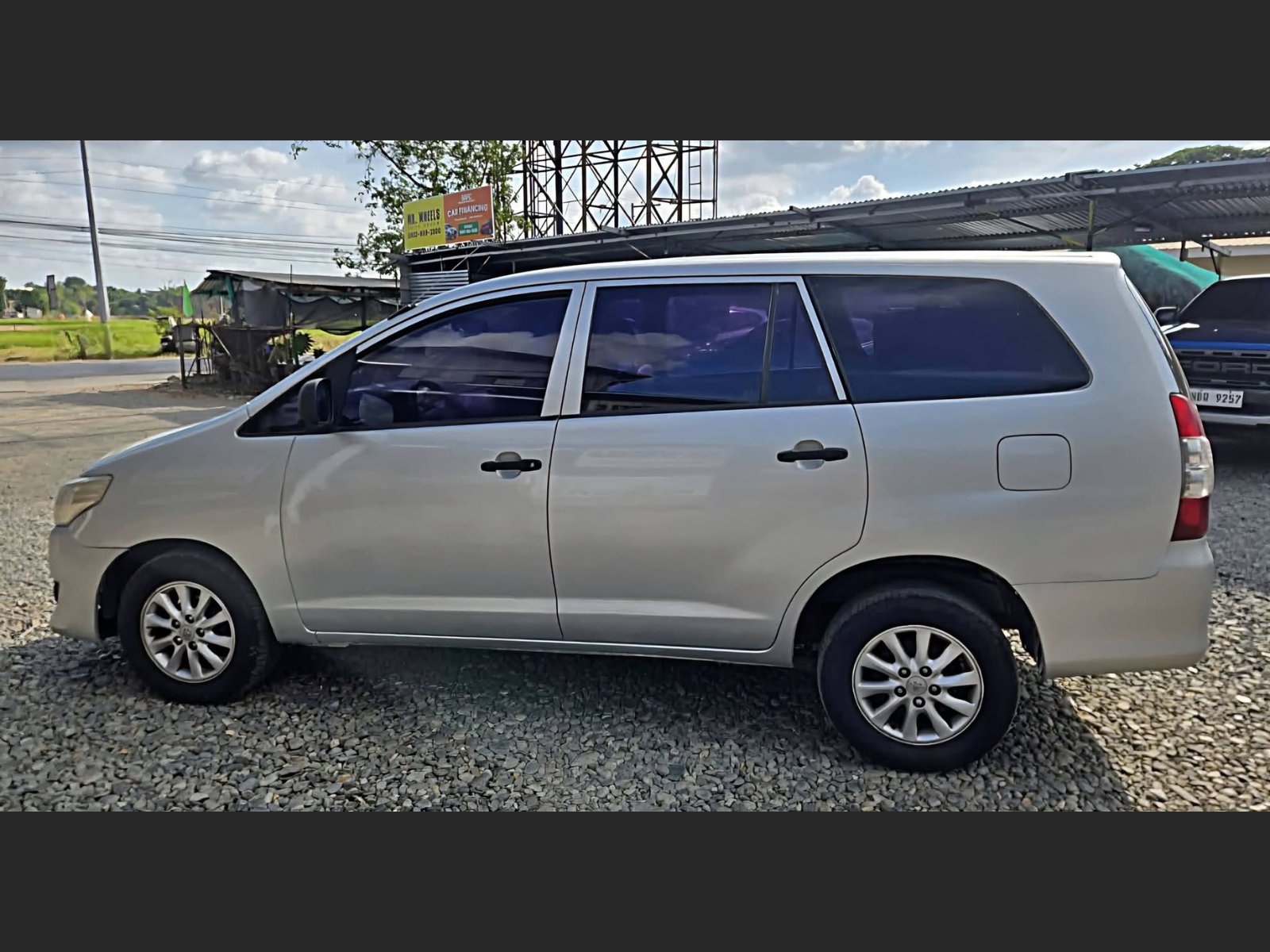 2015 Toyota Innova J