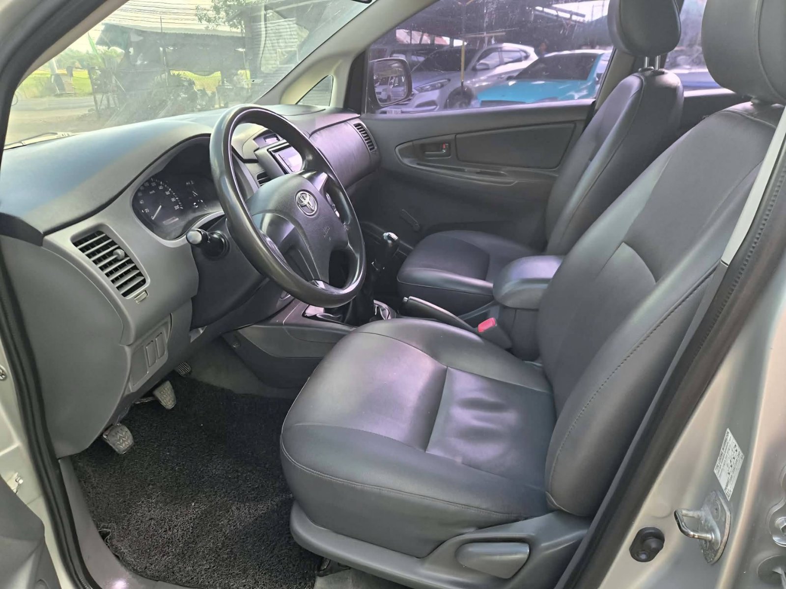 2015 Toyota Innova J