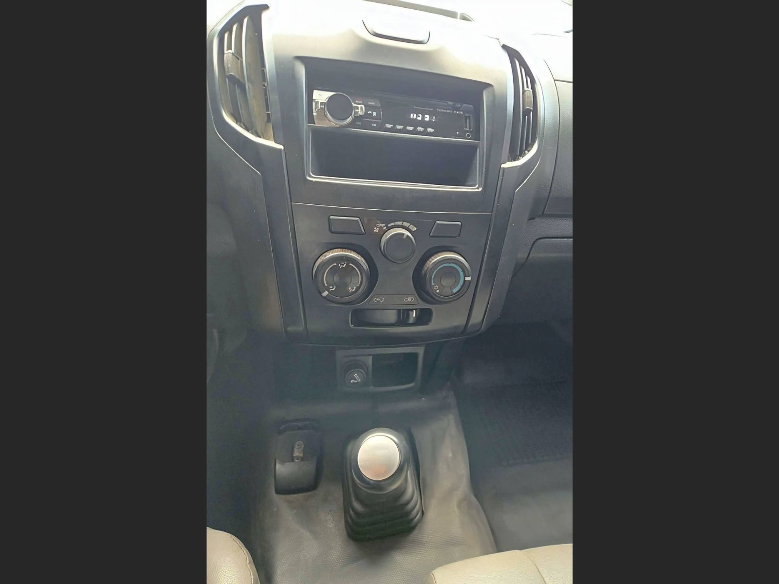 2017 Isuzu iPV