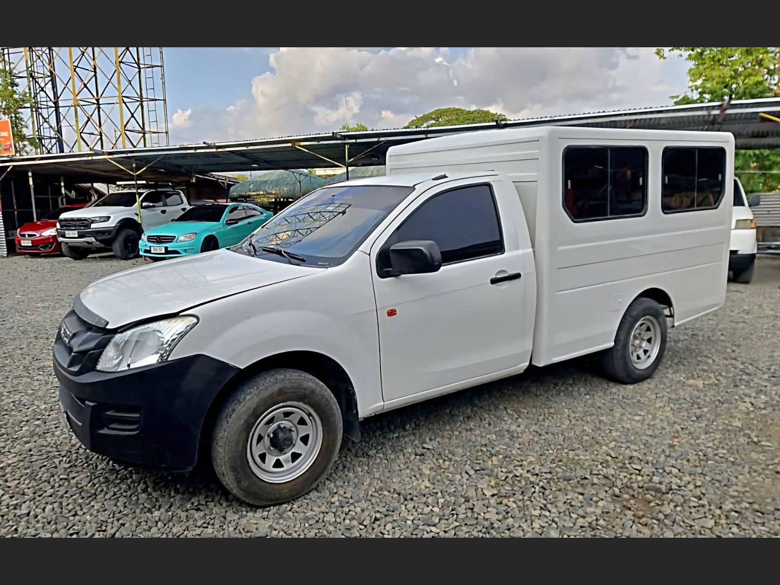 2017 Isuzu iPV