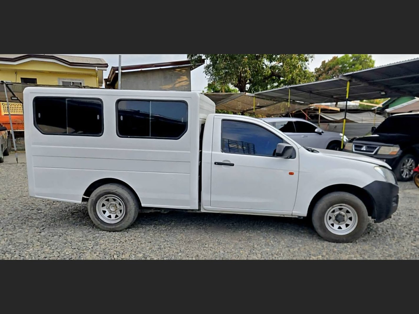 2017 Isuzu iPV