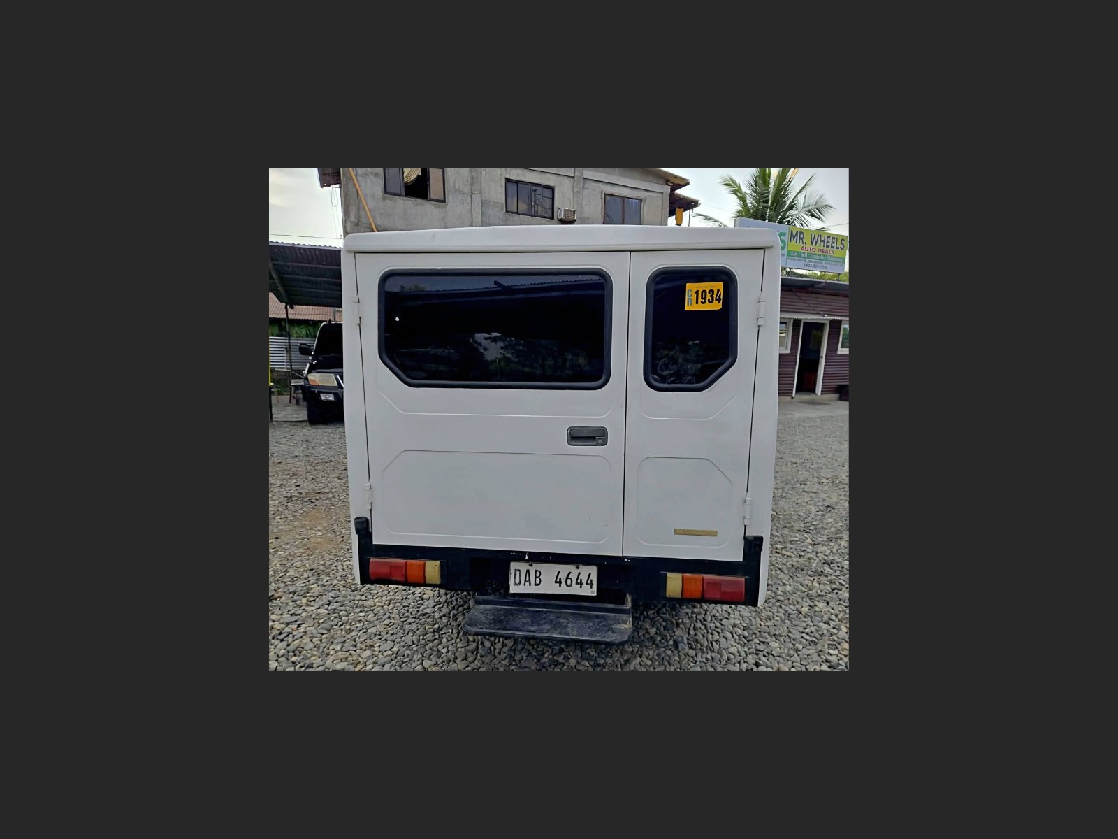 2017 Isuzu iPV