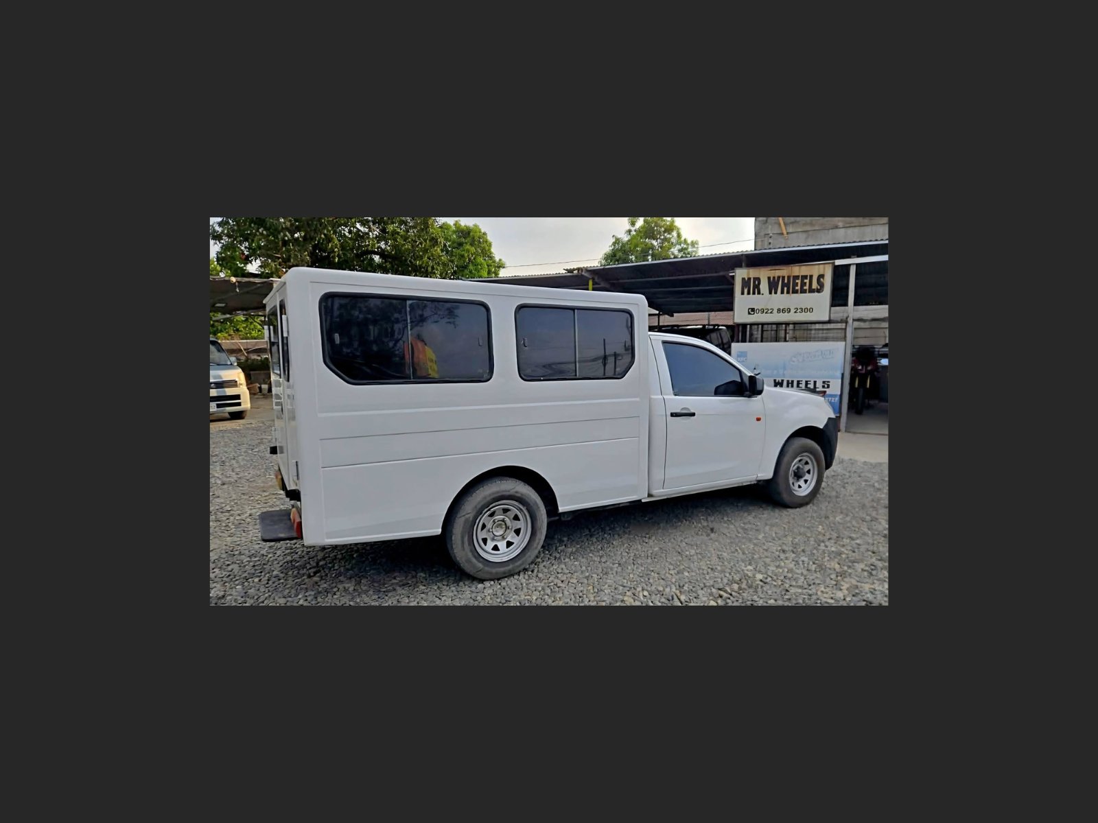 2017 Isuzu iPV
