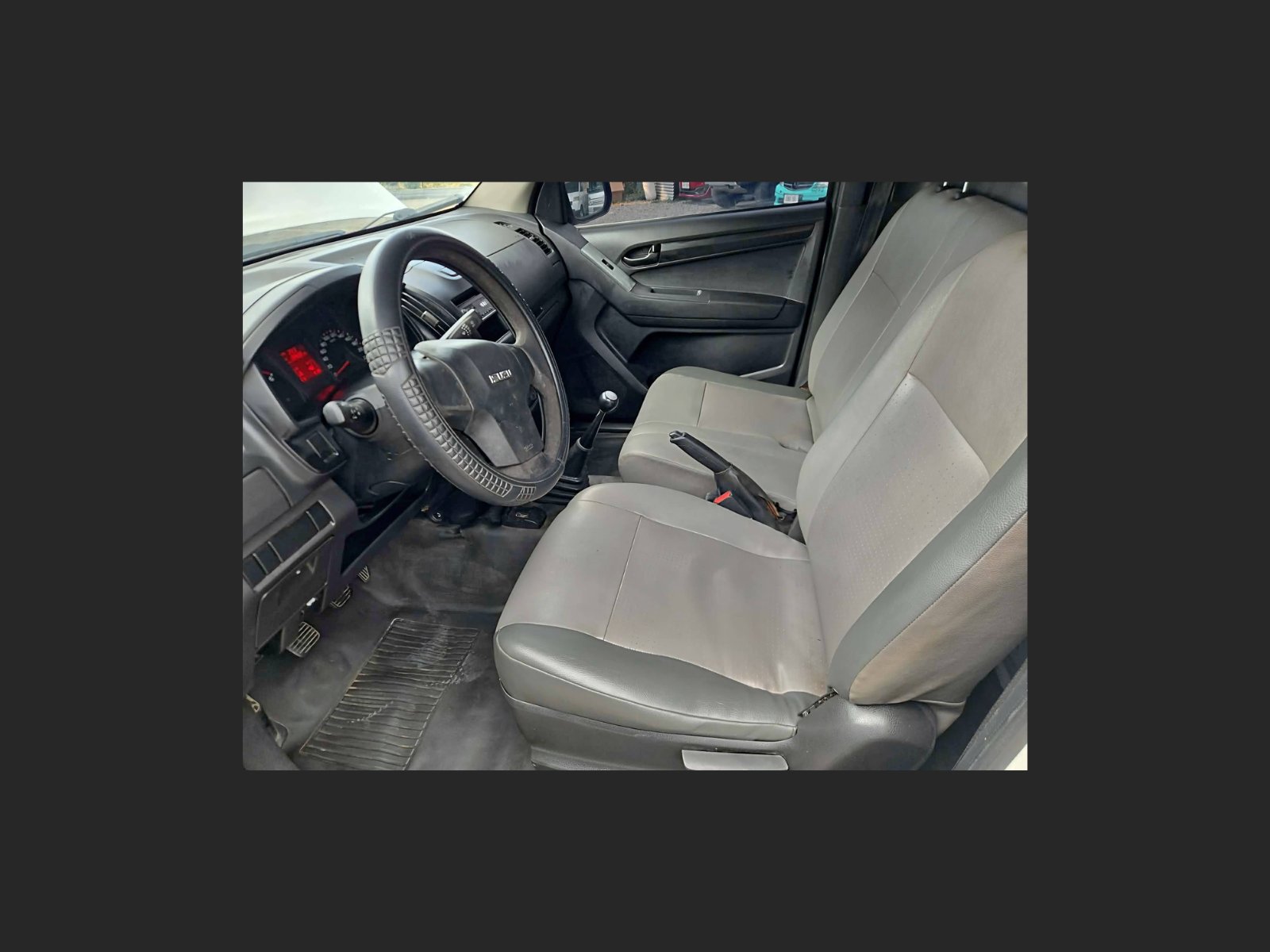 2017 Isuzu iPV